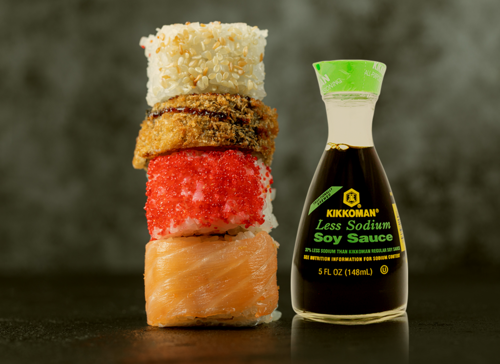 Sushi y Salsa de Soya Kikkoman Tabletop